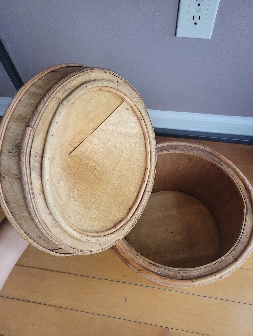 RARE VINTAGE WOODEN BUCKET CANISTER CYLINDER SHAPE LID DESIGN FLOWERS METAL 15.5 - Picture 3 of 16